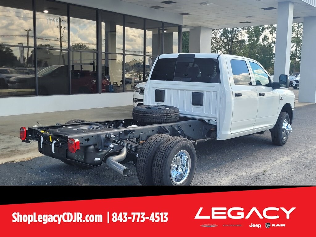New 2024 Ram 3500 Chassis Cab 3500 TRADESMAN CREW CAB CHASSIS 4X4 60' CA Pickup