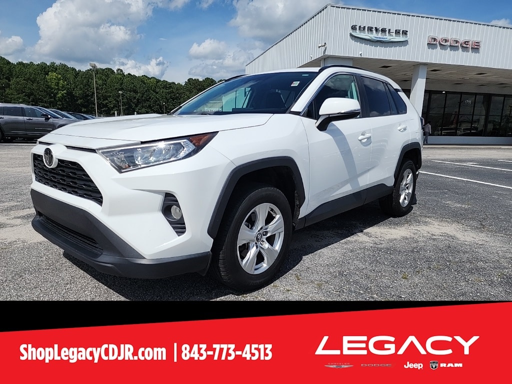 Used 2021 Toyota RAV4 XLE with VIN 2T3W1RFV1MW118140 for sale in Kansas City