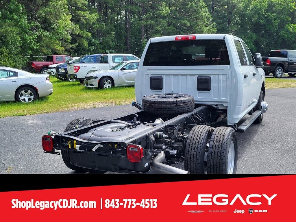 New 2024 Ram 3500 Chassis Cab 3500 TRADESMAN CREW CAB CHASSIS 4X4 60' CA Pickup
