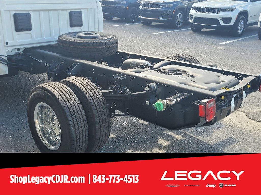 New 2024 Ram 3500 Chassis Cab 3500 TRADESMAN CREW CAB CHASSIS 4X4 60' CA Pickup