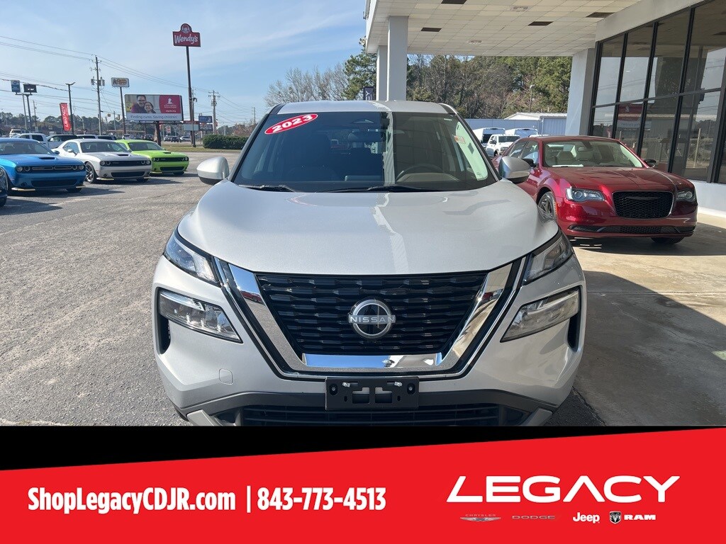 2023 Nissan Rogue SV photo 3