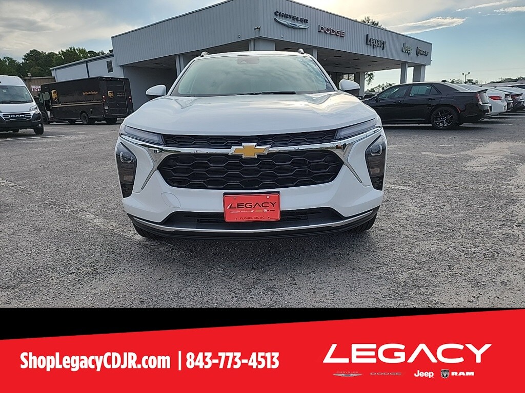 2024 Chevrolet Trax LT photo 3
