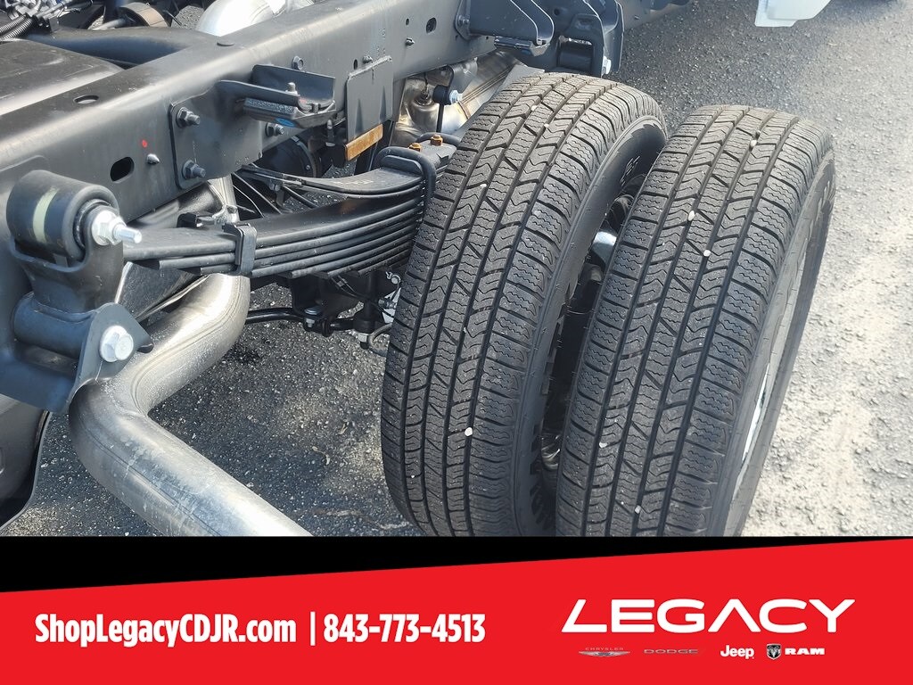 New 2024 Ram 3500 Chassis Cab 3500 TRADESMAN CREW CAB CHASSIS 4X4 60' CA Pickup