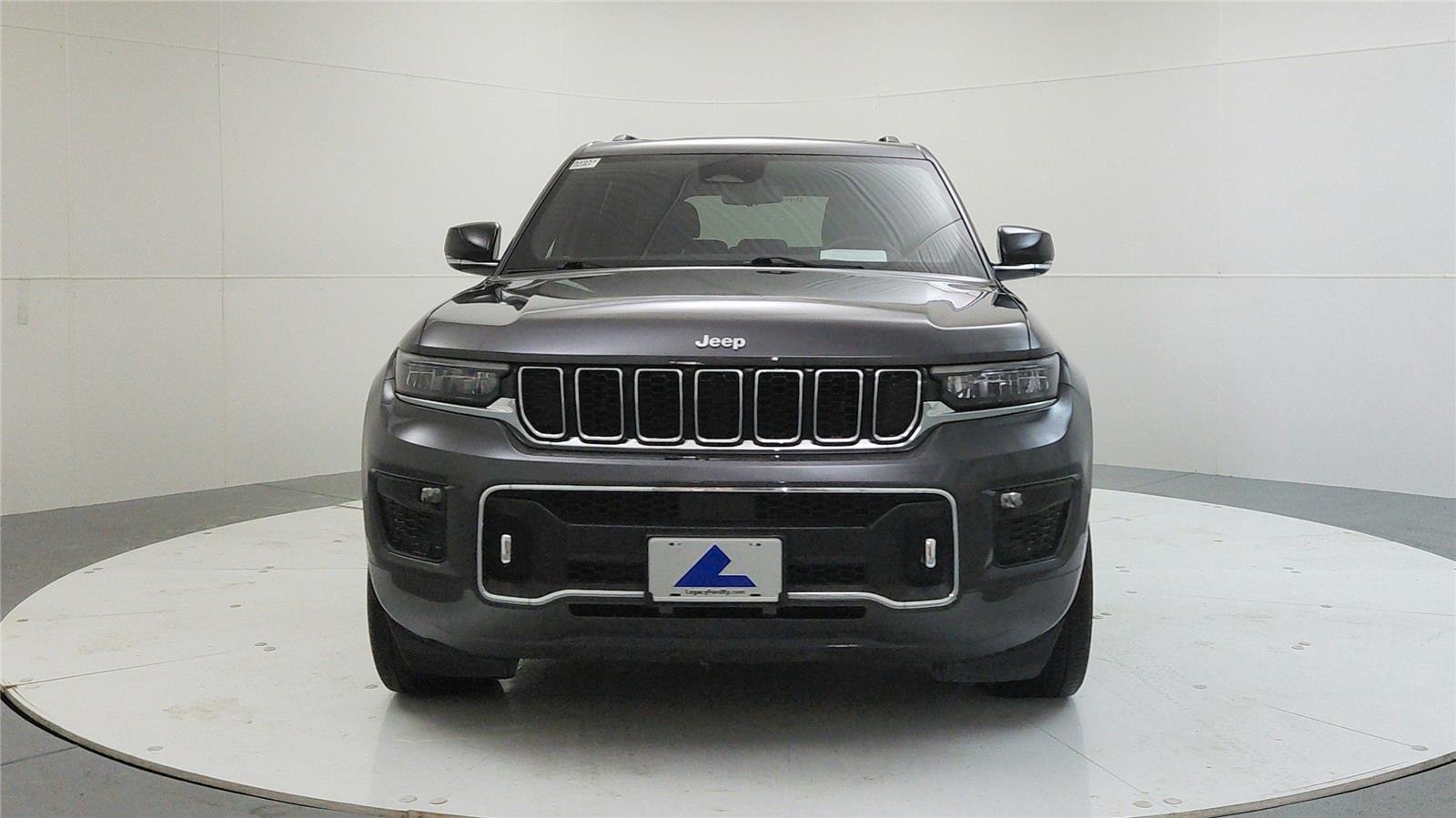 2022 Jeep Grand Cherokee Overland photo 2