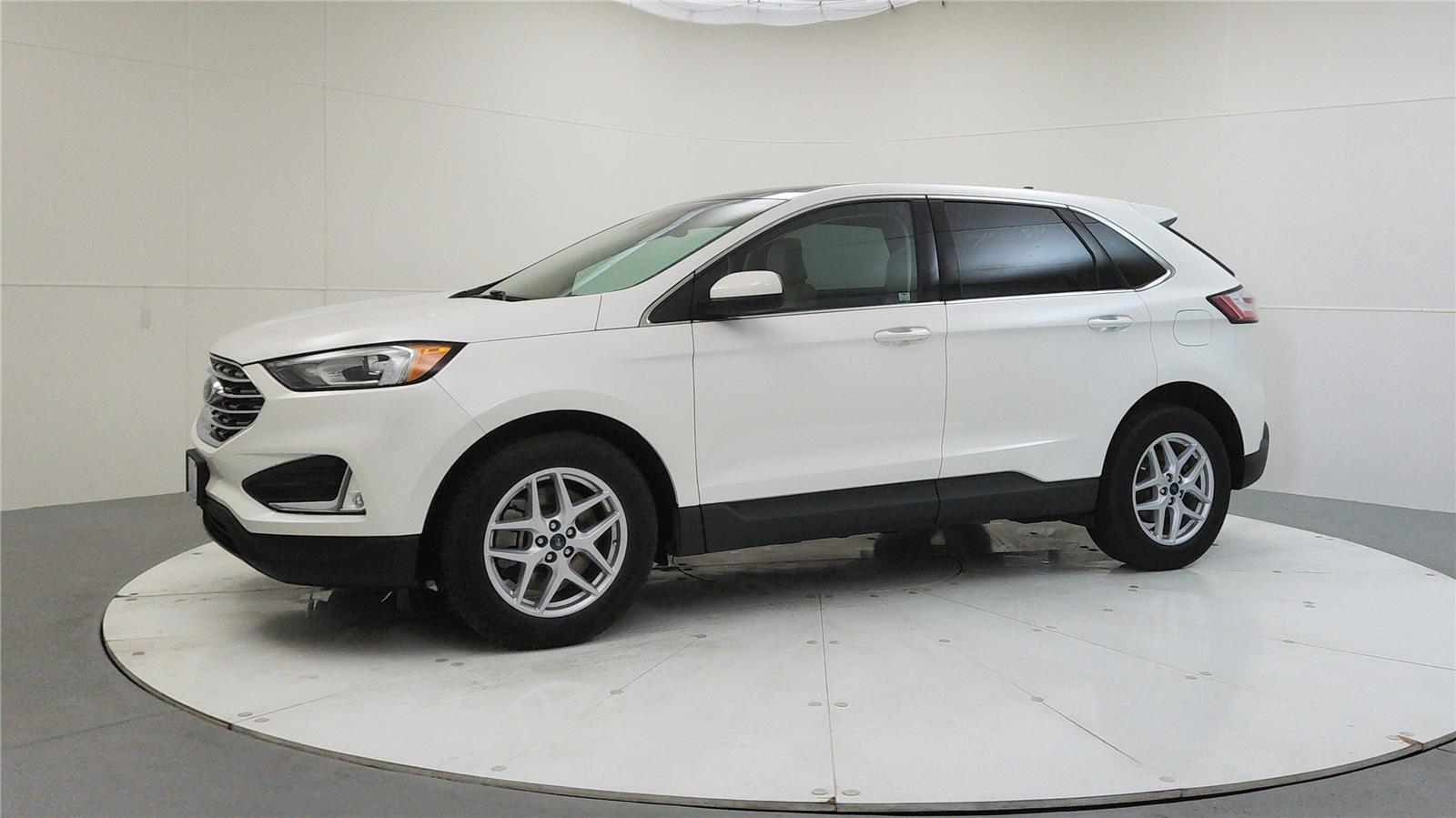 2021 Ford Edge SEL photo 3