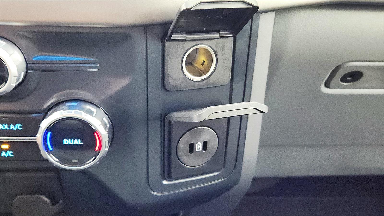 2025 Ford F-150 XLT - Photo 30