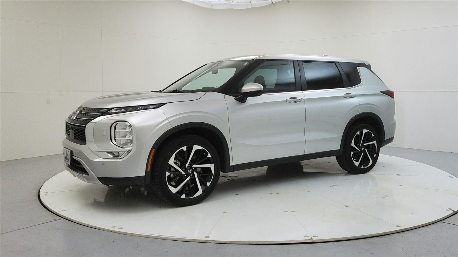 2023 Mitsubishi Outlander SE S-AWC photo 3