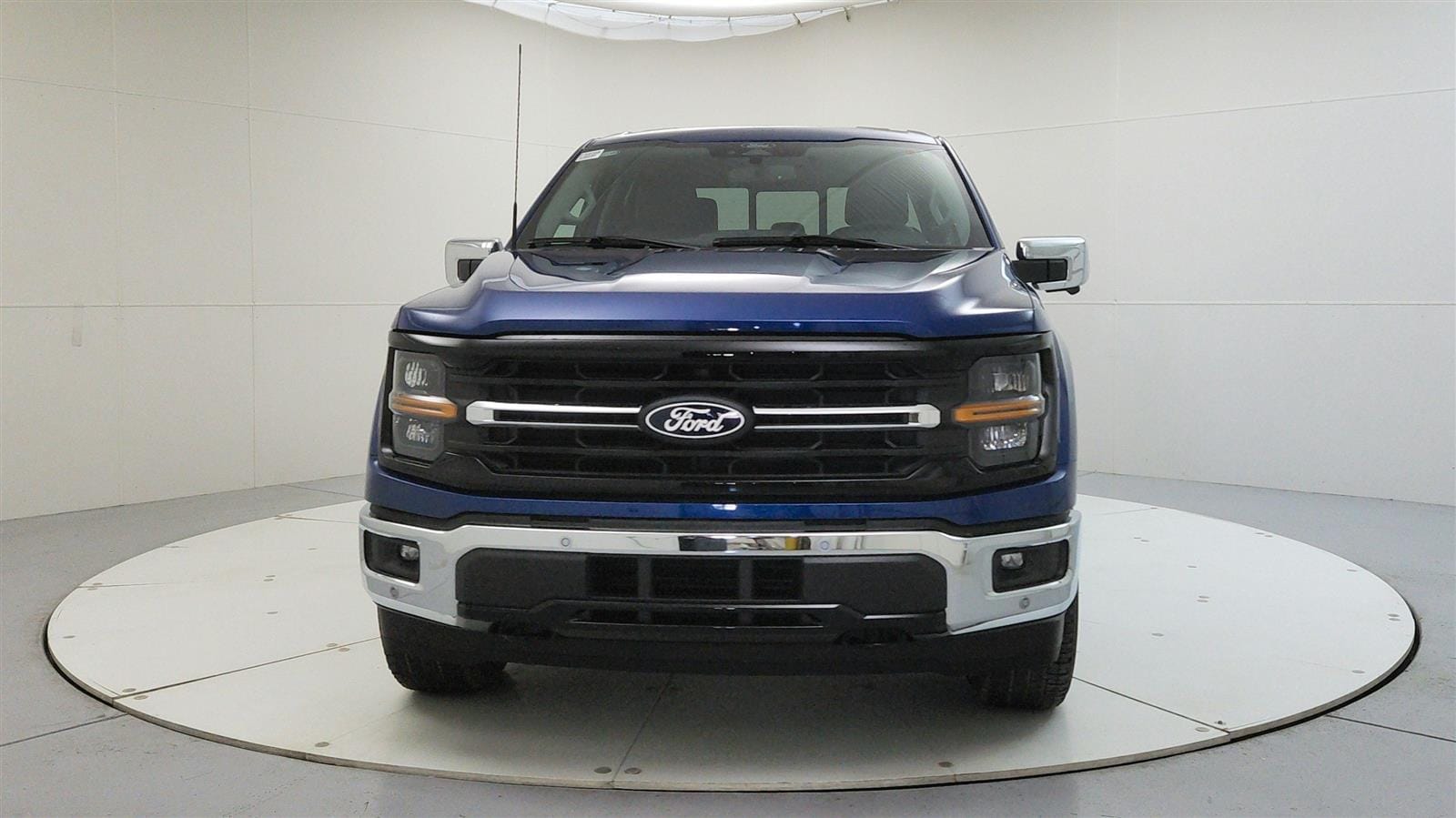 2025 Ford F-150 XLT photo 2
