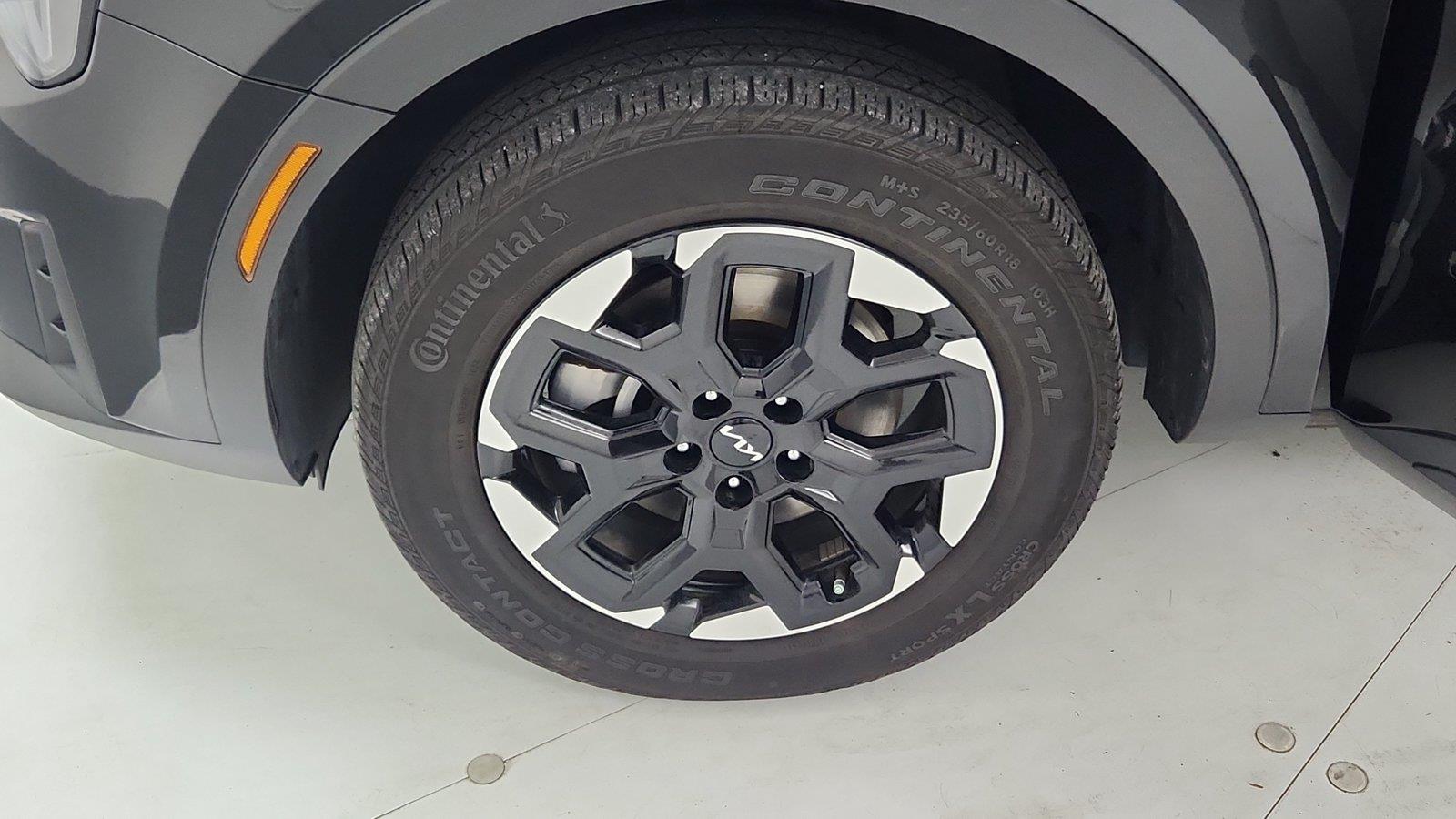 2025 Kia Sorento S - Photo 16