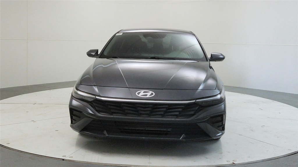 Used 2024 Hyundai Elantra SE Sedan