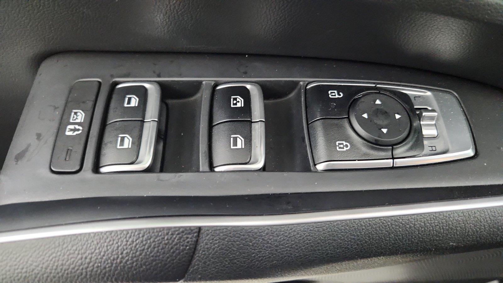 2025 Kia Sorento S - Photo 22
