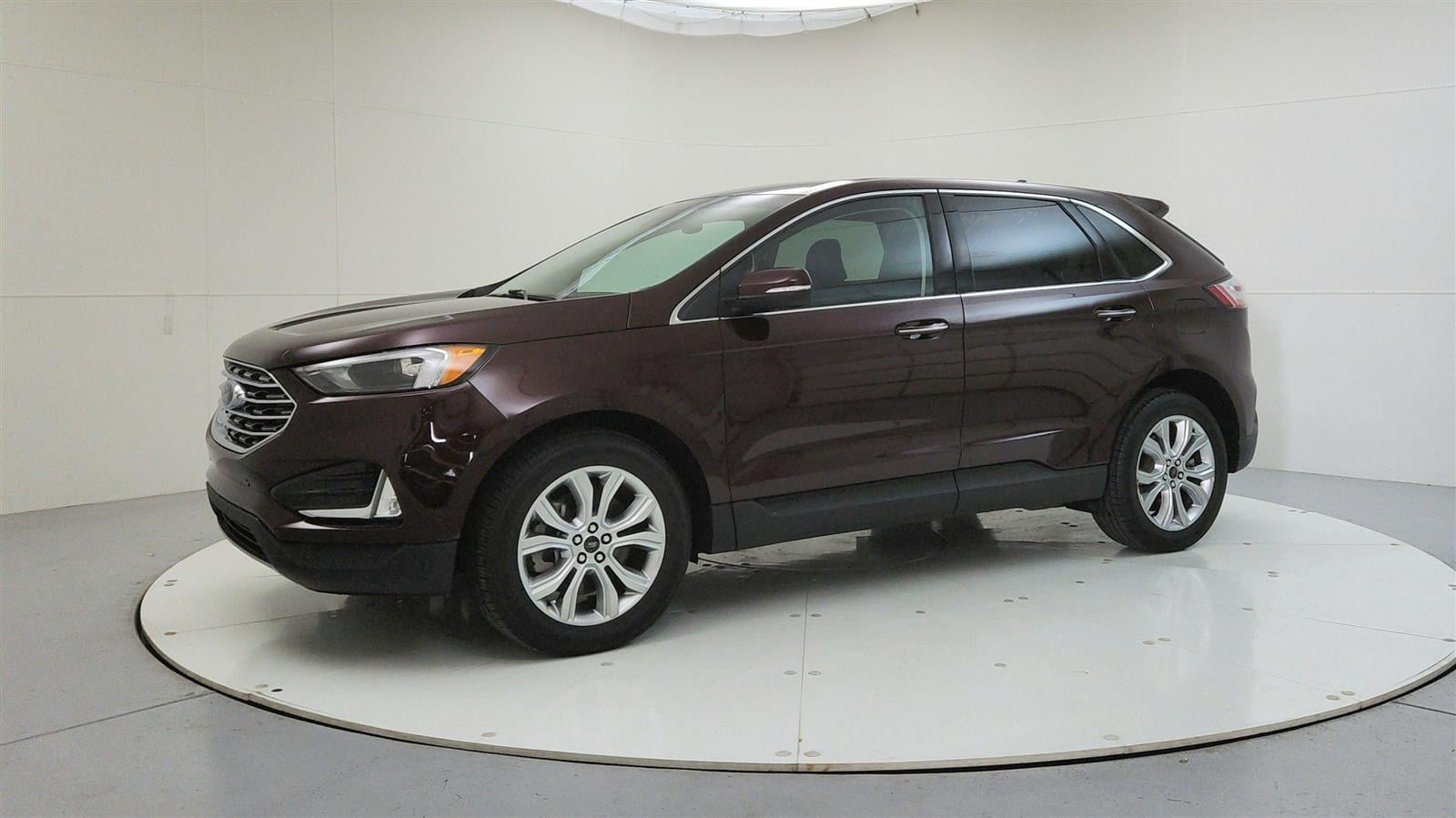 2024 Ford Edge Titanium photo 3