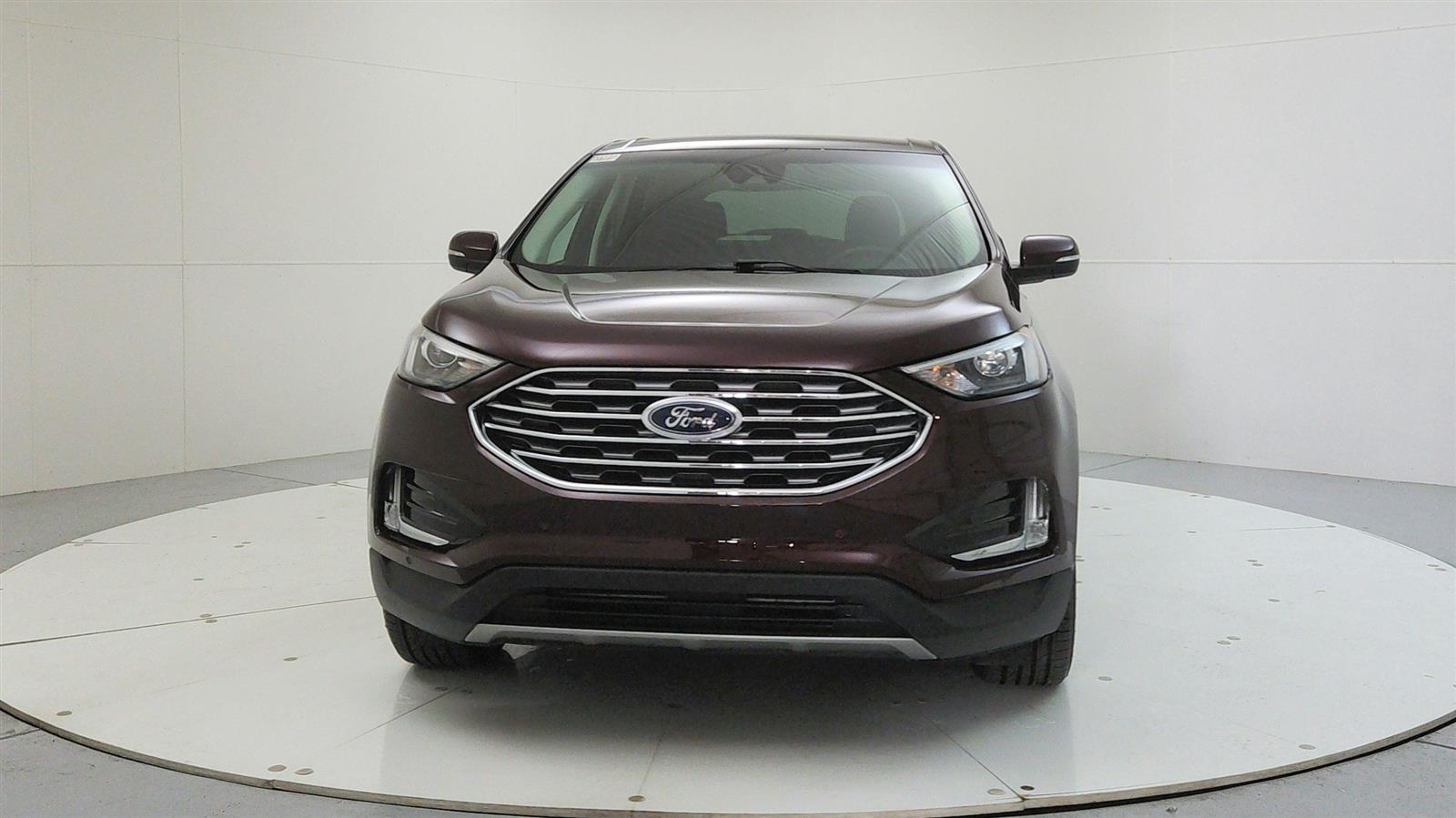 2024 Ford Edge Titanium photo 2