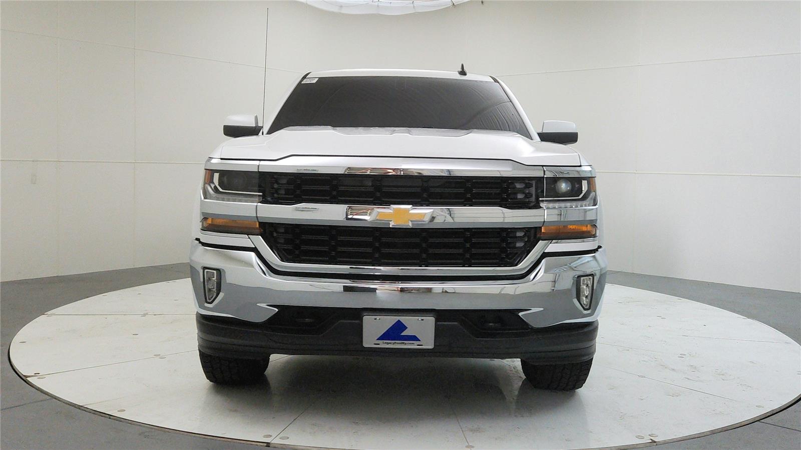 2017 Chevrolet Silverado 1500 LT photo 2