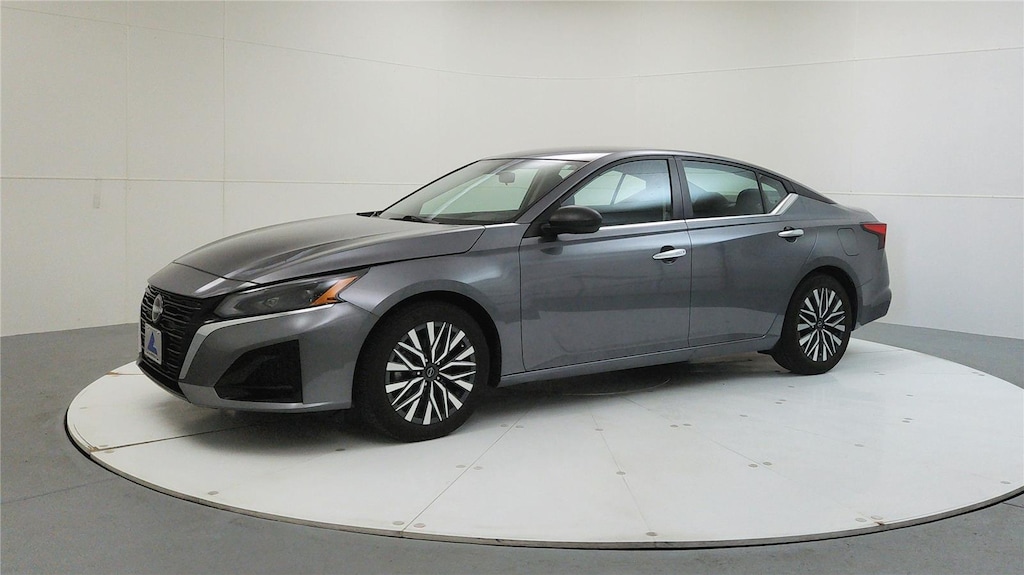 Used 2024 Nissan Altima 2.5 SV Sedan