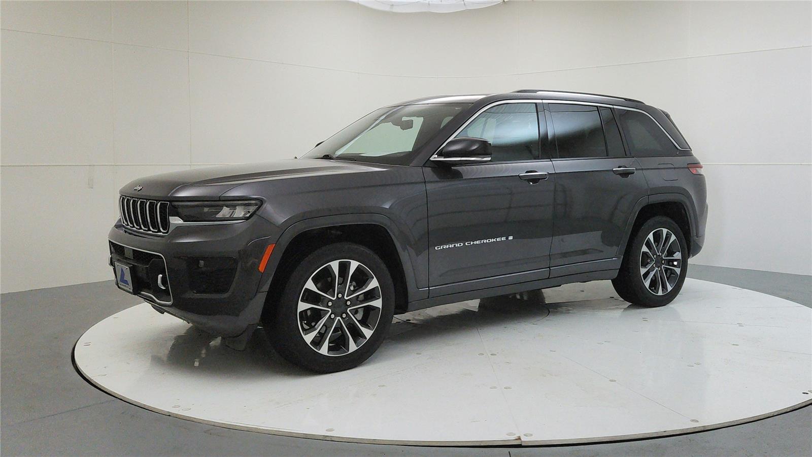 2022 Jeep Grand Cherokee Overland photo 3