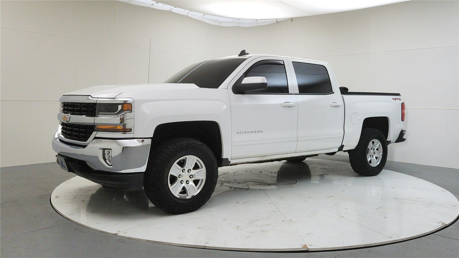 2017 Chevrolet Silverado 1500 LT photo 3