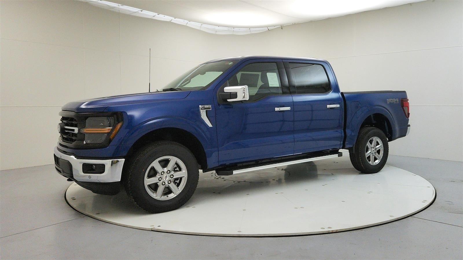 2025 Ford F-150 XLT photo 3
