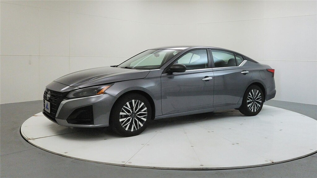 Used 2024 Nissan Altima 2.5 SV Sedan