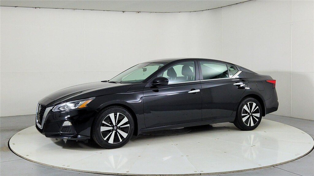 Used 2022 Nissan Altima 2.5 SV Sedan