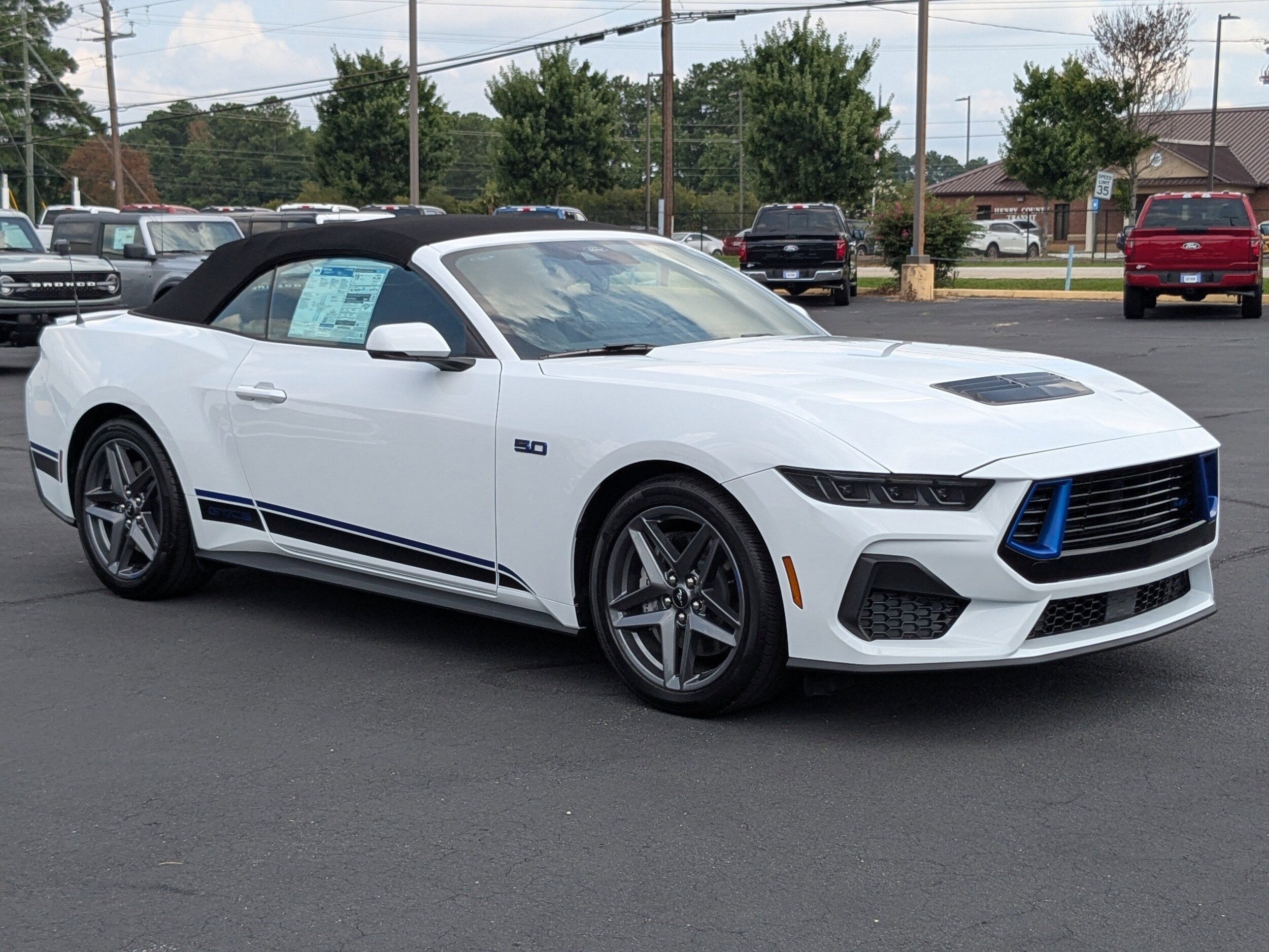 2025 Ford Mustang GT Premium Convertible - Photo 2