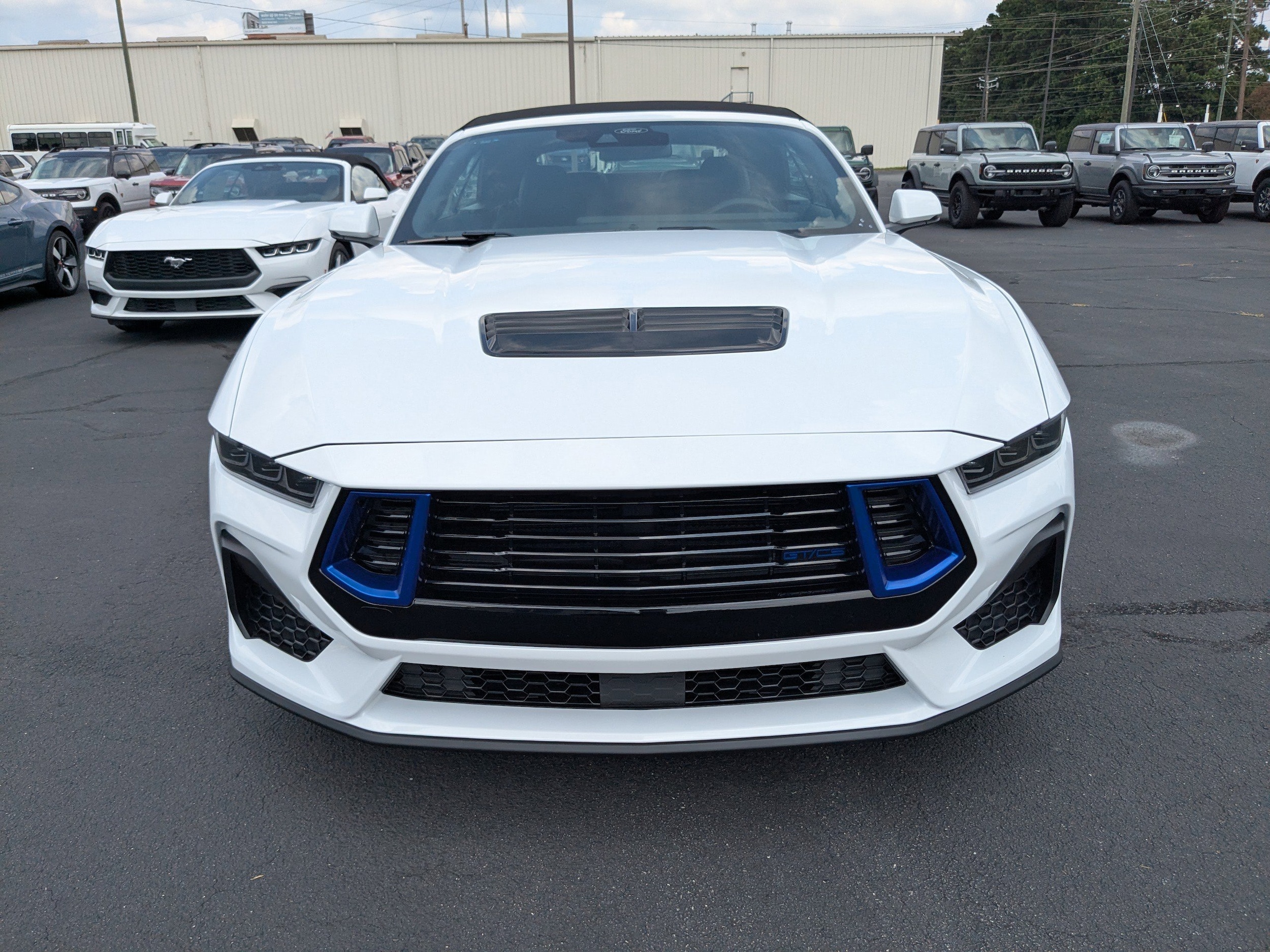 2025 Ford Mustang GT Premium Convertible - Photo 8