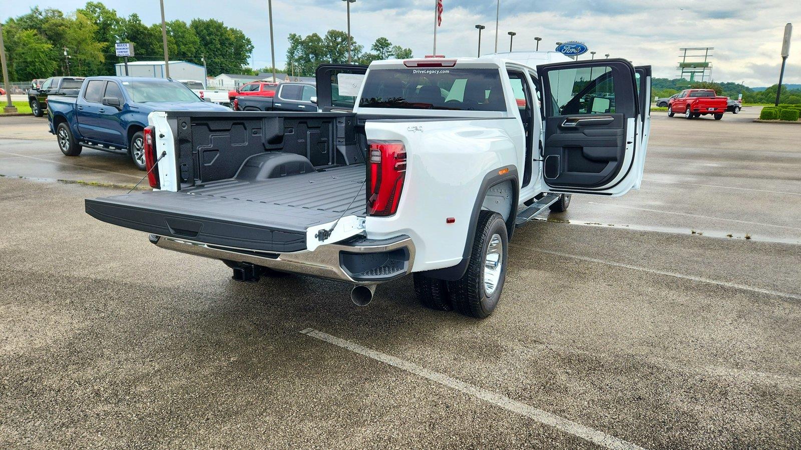 2026 GMC Sierra 3500HD SLE - Photo 6