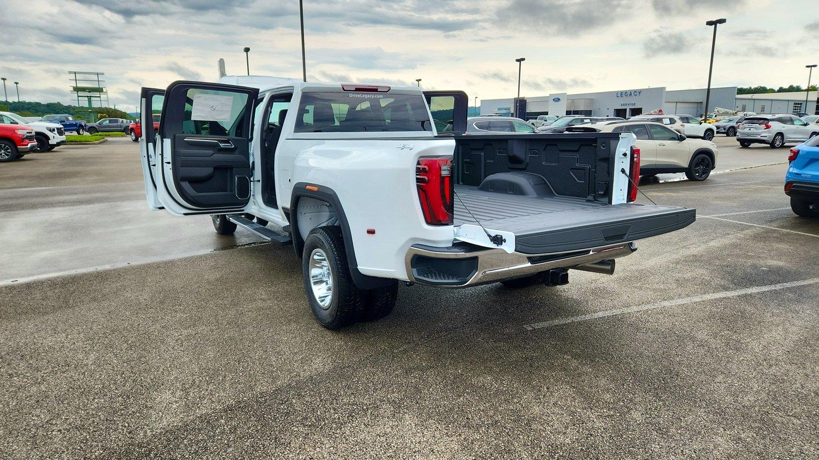 2026 GMC Sierra 3500HD SLE - Photo 7