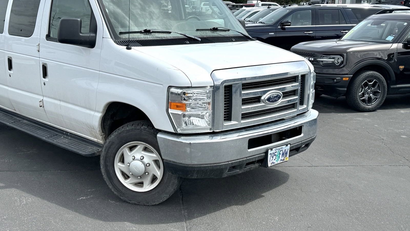 Used 2009 Ford E-Series Econoline Wagon XLT with VIN 1FBNE31L99DA40377 for sale in La Grande, OR