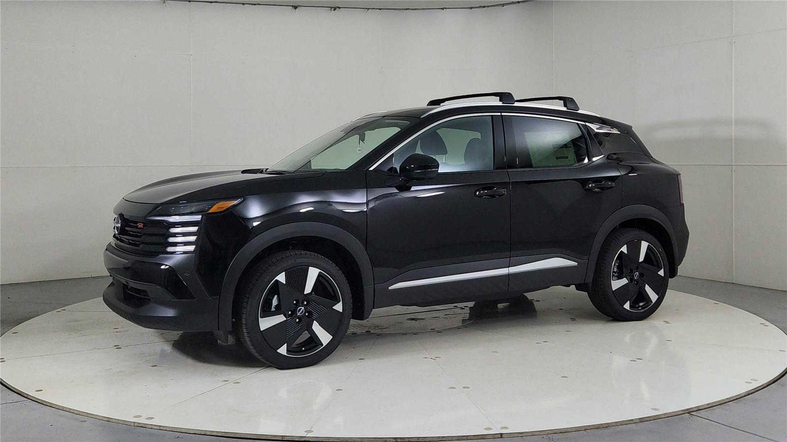 2026 Nissan Kicks SR photo 3