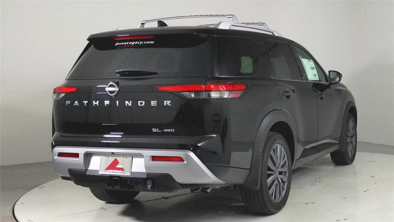 2023 Nissan Pathfinder SL photo 4