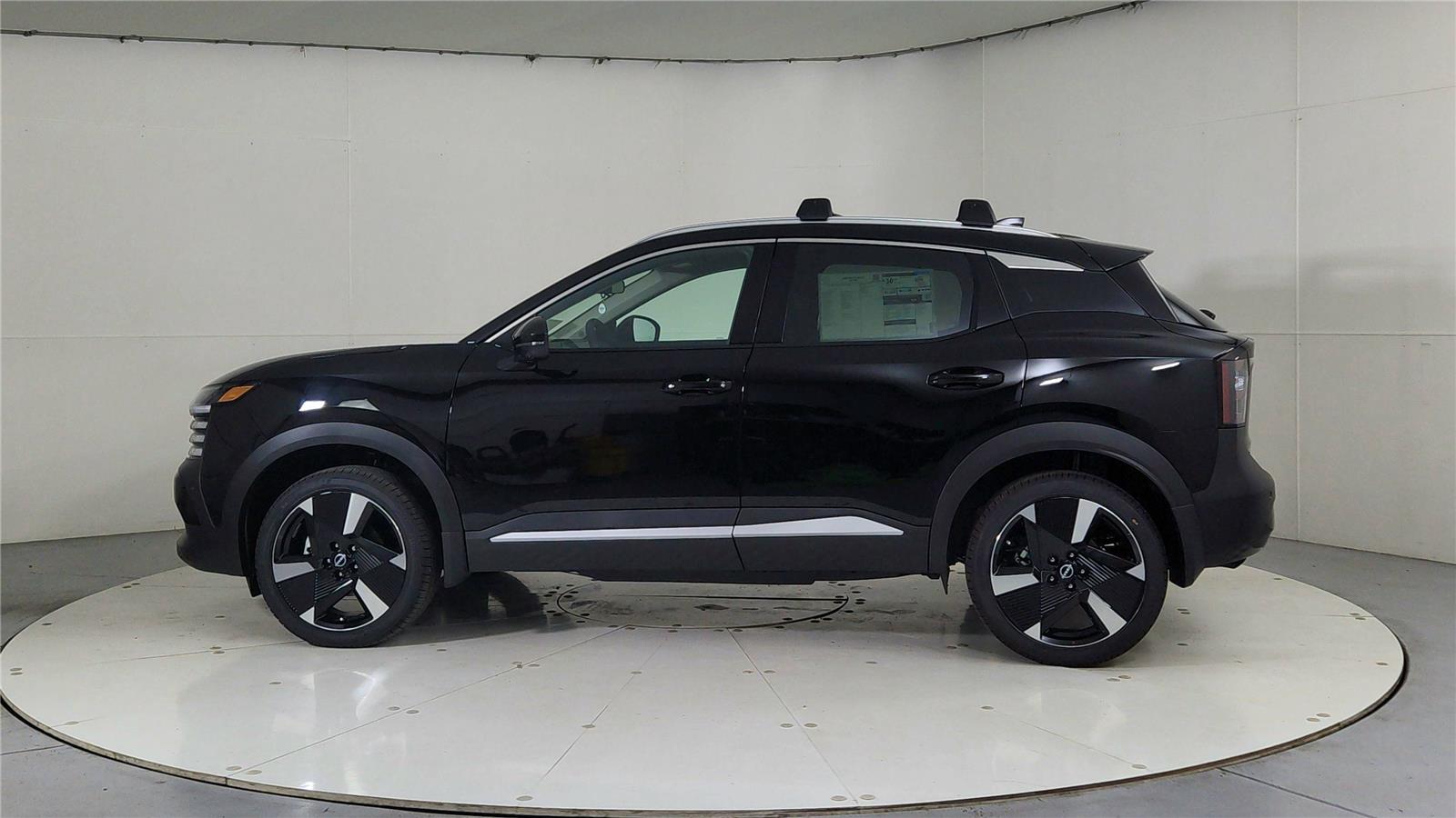 2026 Nissan Kicks SR photo 4