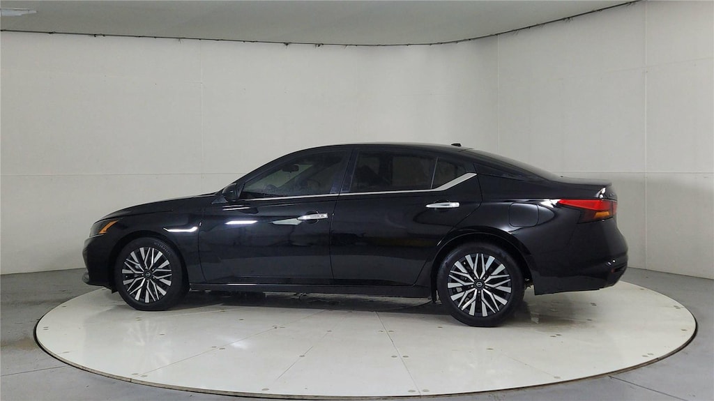 Certified 2024 Nissan Altima 2.5 SV Sedan