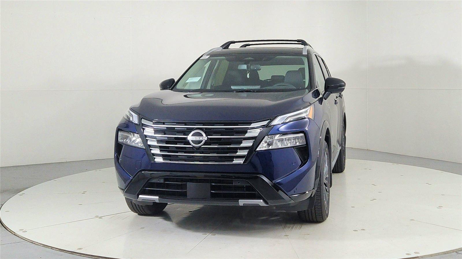 2026 Nissan Rogue Platinum photo 2