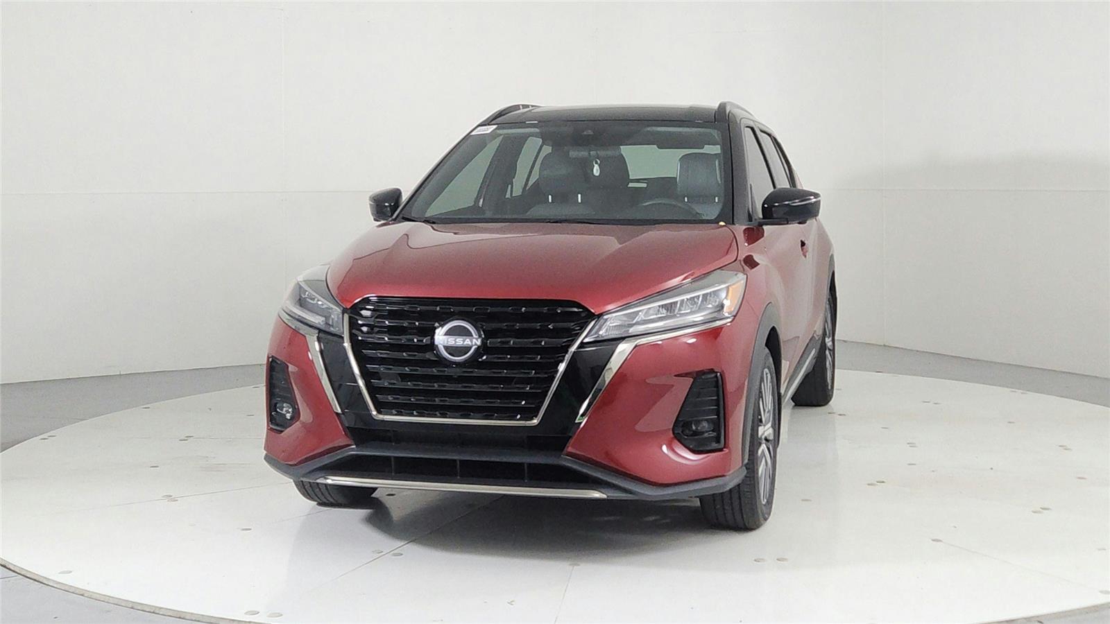 2023 Nissan Kicks SR photo 2