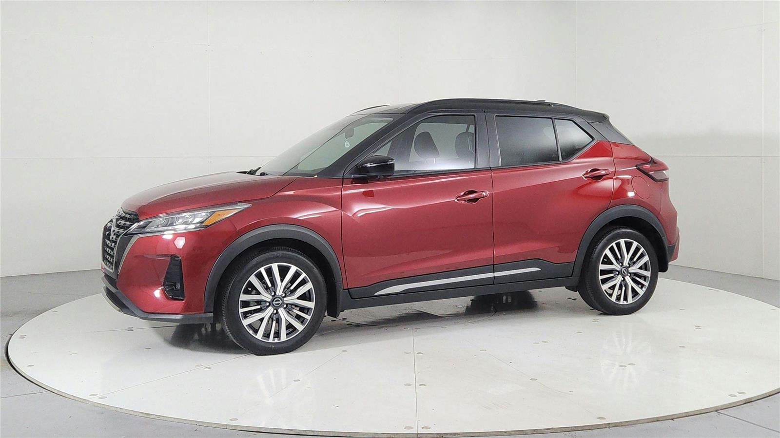 2023 Nissan Kicks SR photo 3