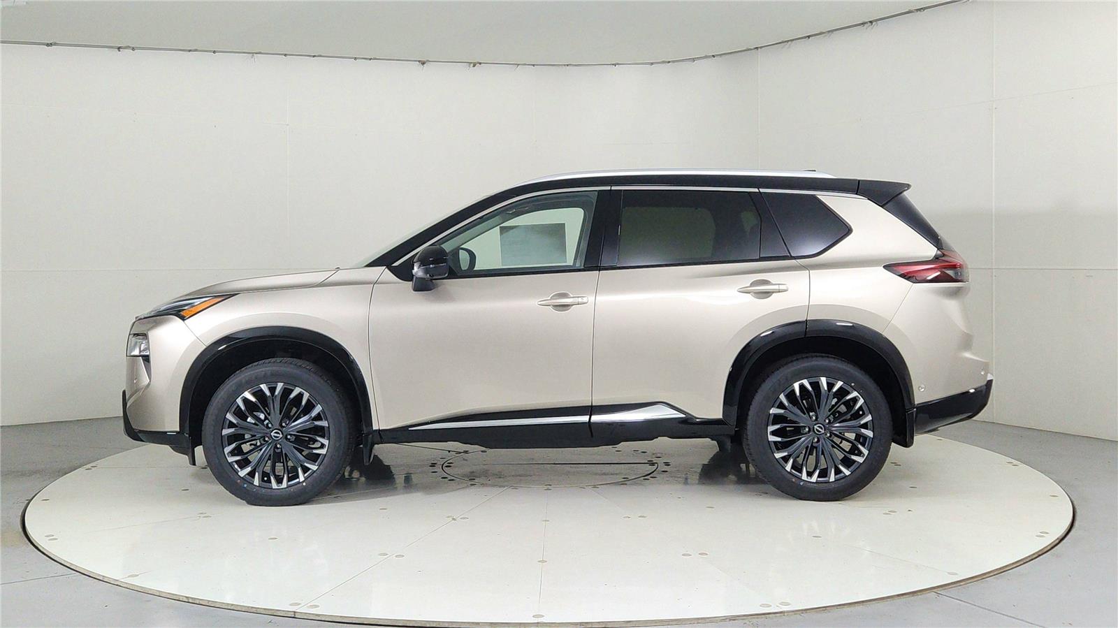 2026 Nissan Rogue Platinum photo 4