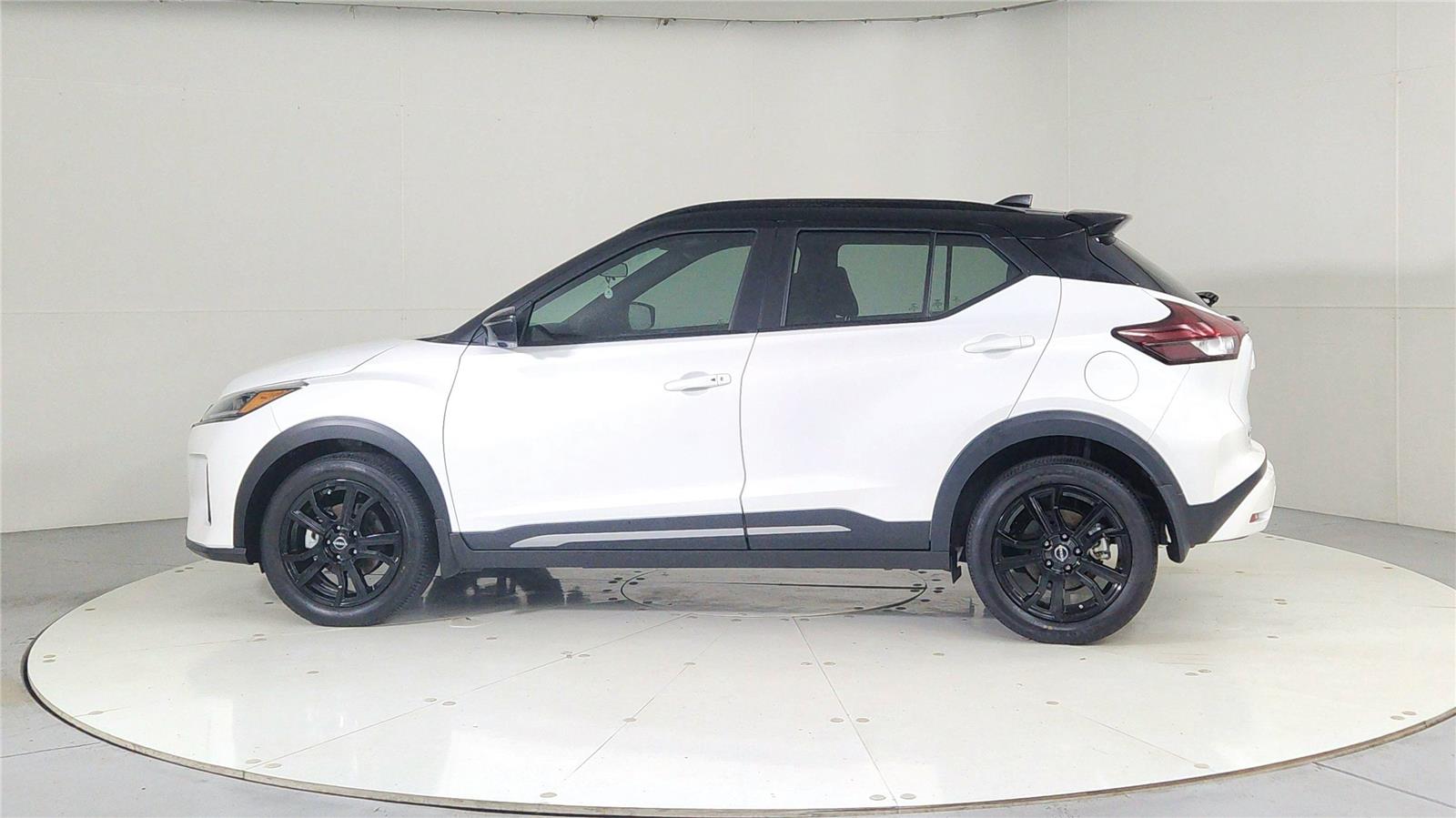 2024 Nissan Kicks SR photo 4