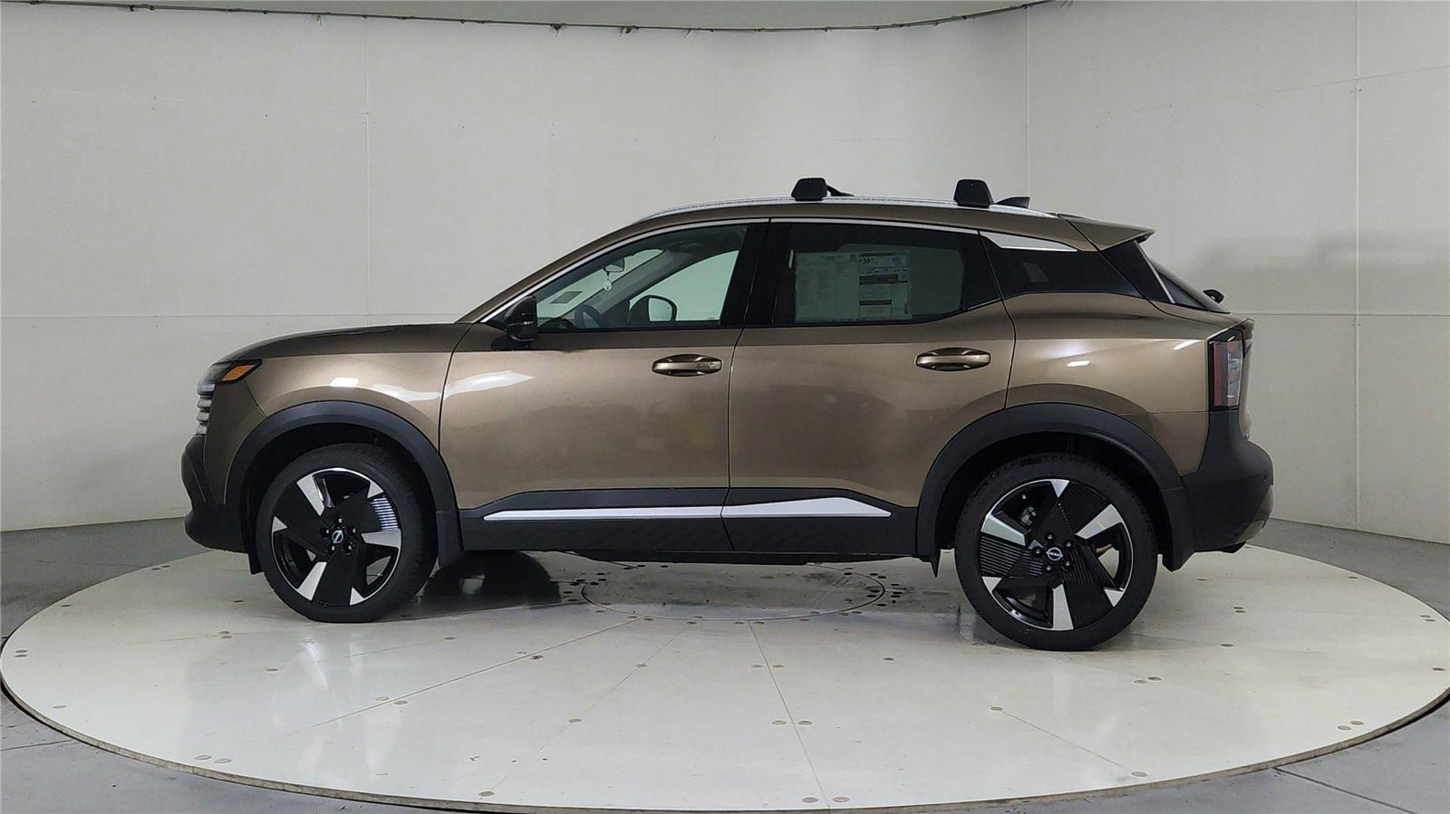 2026 Nissan Kicks SR photo 4