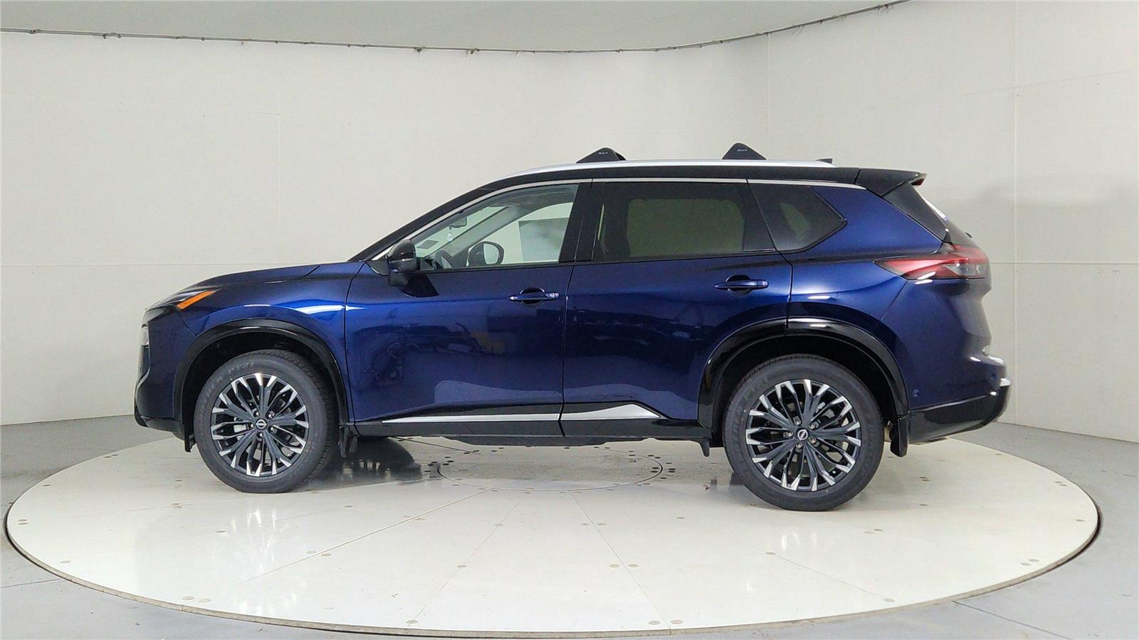2026 Nissan Rogue Platinum photo 4