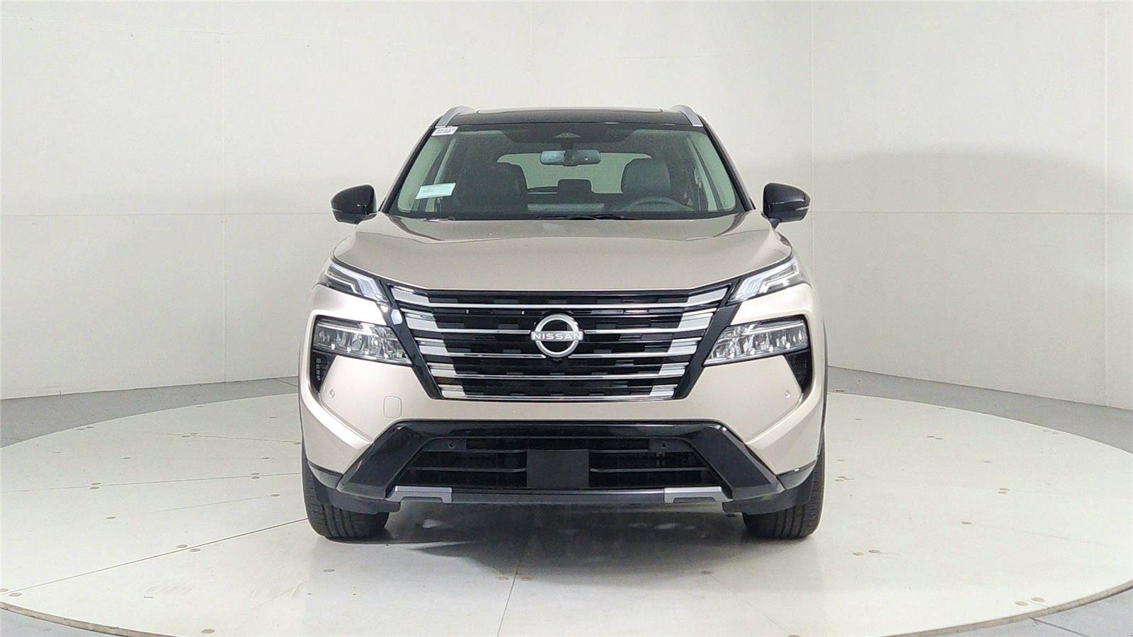 2026 Nissan Rogue Platinum photo 2