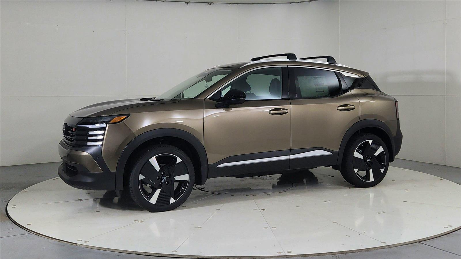 2026 Nissan Kicks SR photo 3