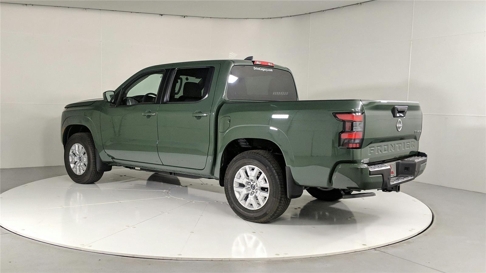 2023 Nissan Frontier SV photo 3