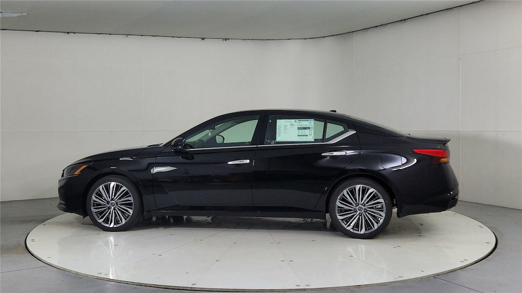 New 2025 Nissan Altima SL Sedan