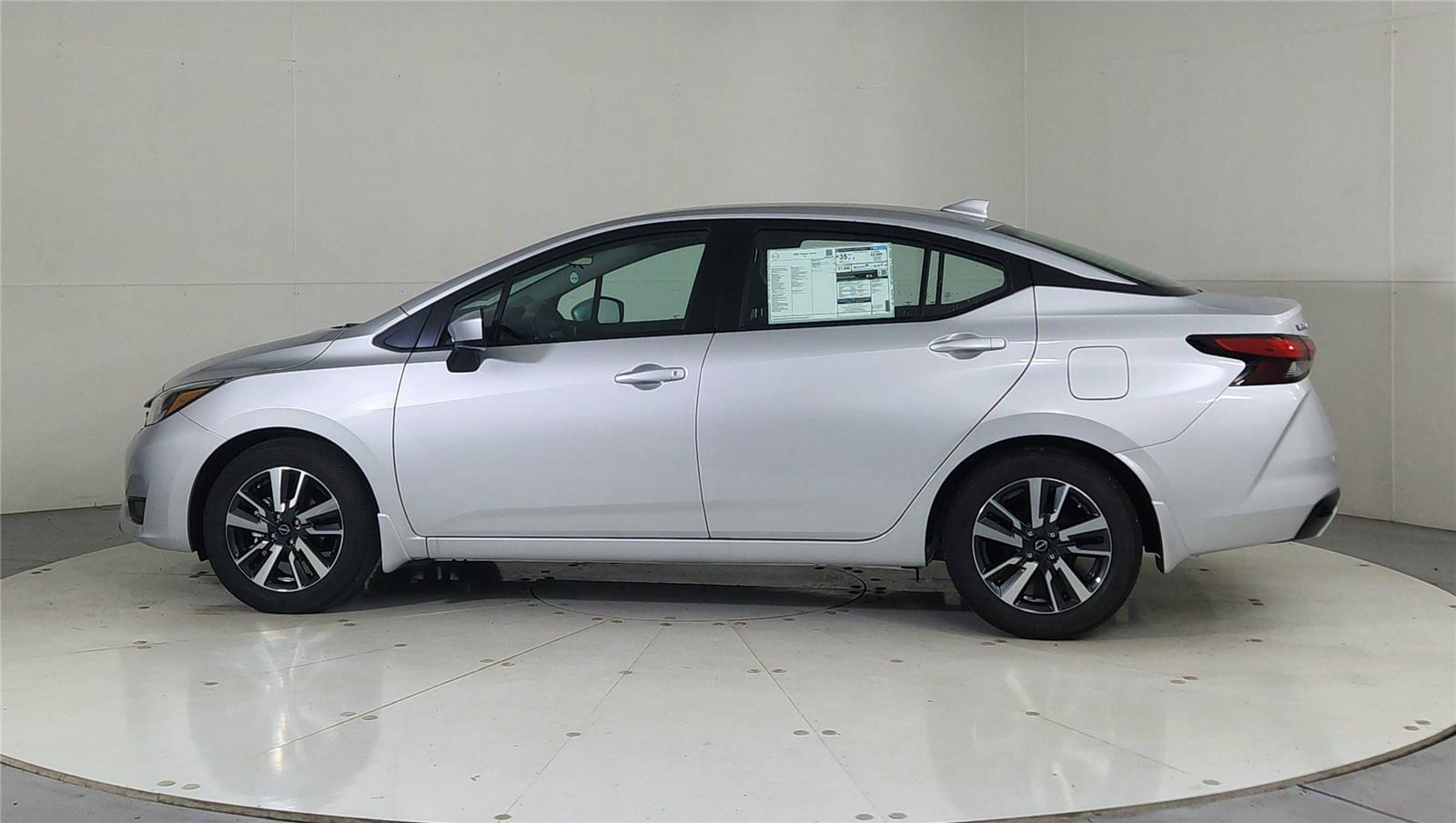 2025 Nissan Versa SV photo 4
