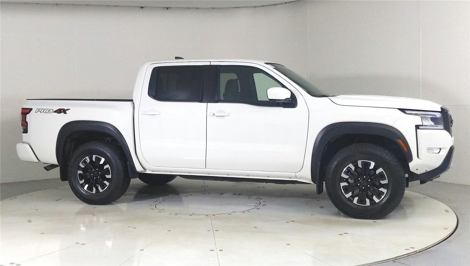 2023 Nissan Frontier PRO-4X photo 2