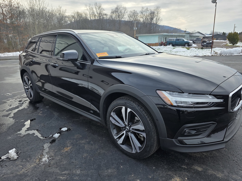 Used 2025 Volvo V60 Cross Country B5 Plus Wagon