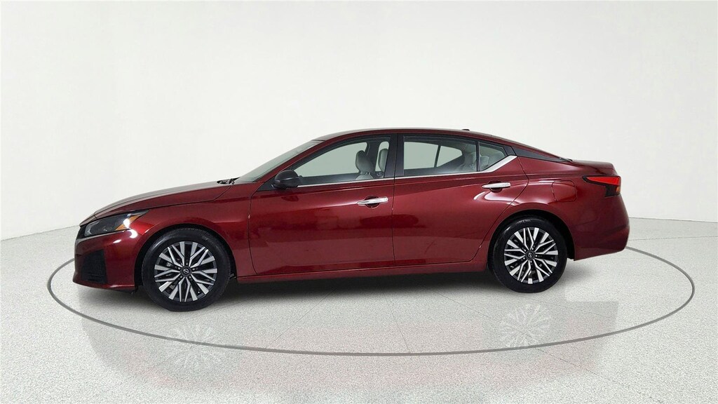 Used 2024 Nissan Altima 2.5 SV Sedan