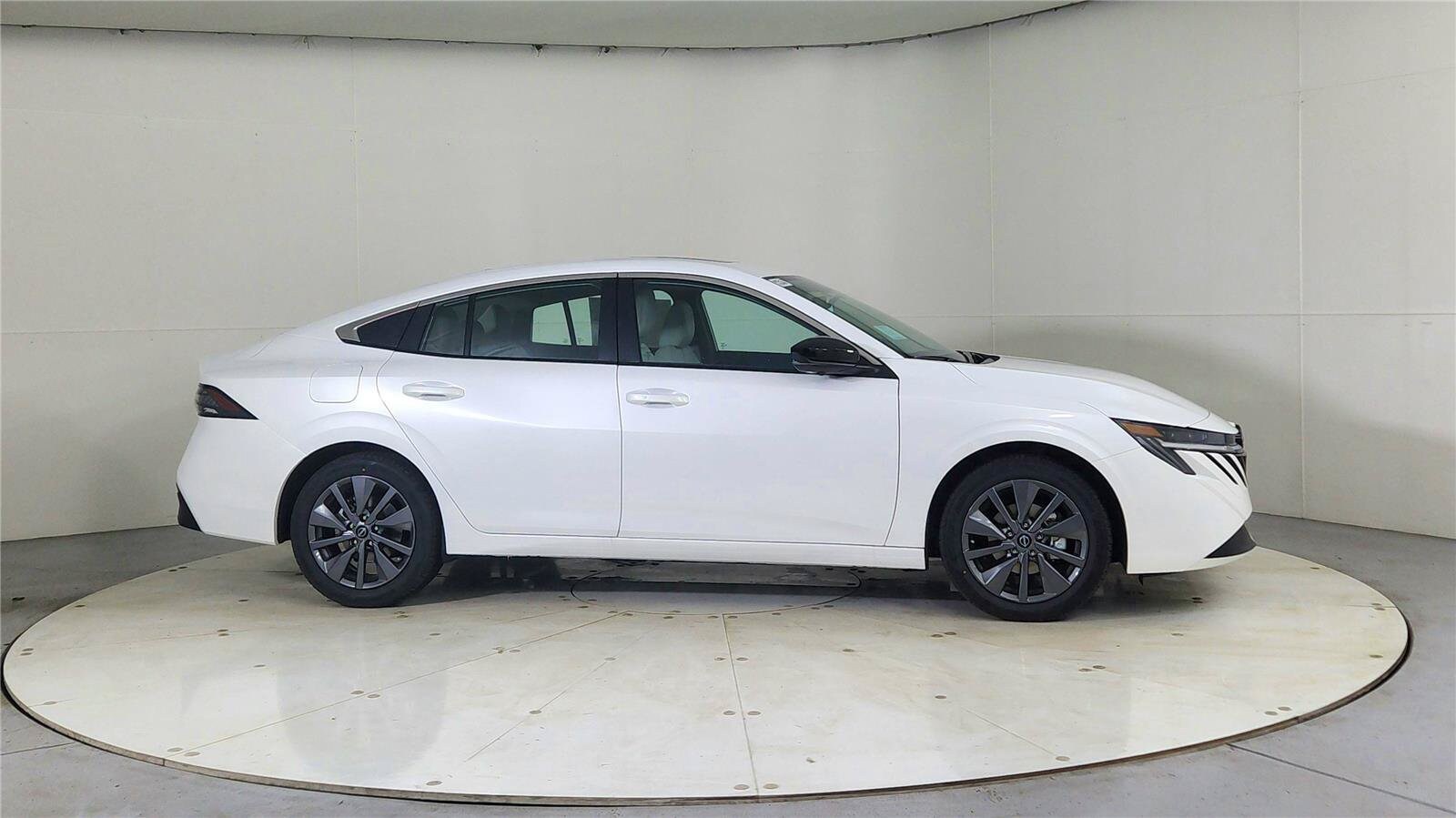 2026 Nissan Sentra SL - Photo 8