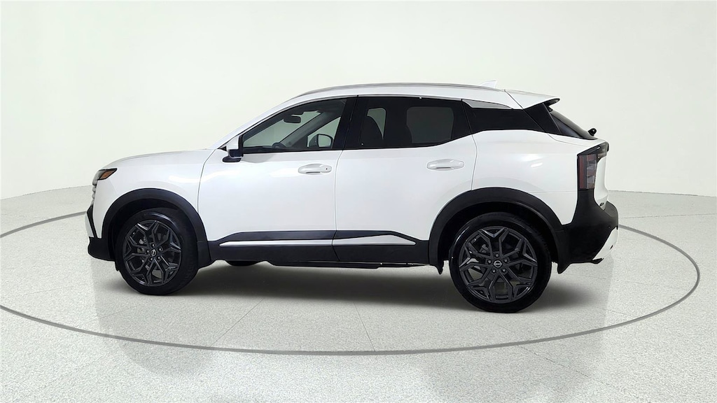 Used 2025 Nissan Kicks SR SR AWD